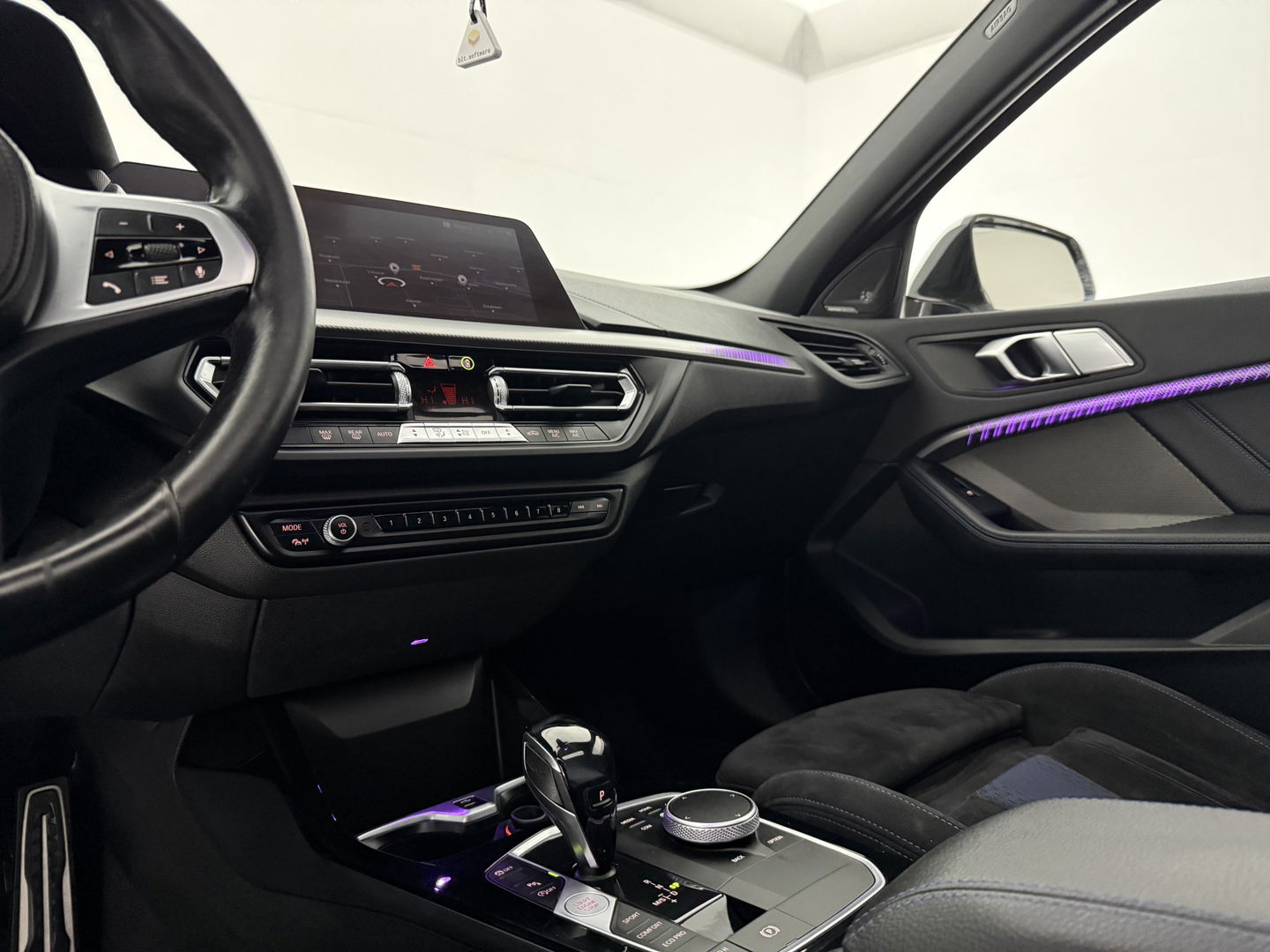 BMW 1-serie 118i Executive Edition M-Sport | Pano | Virtual | H/K | Sfeerverl. | Alcantara | Carplay | Cruise | Parkeersens.