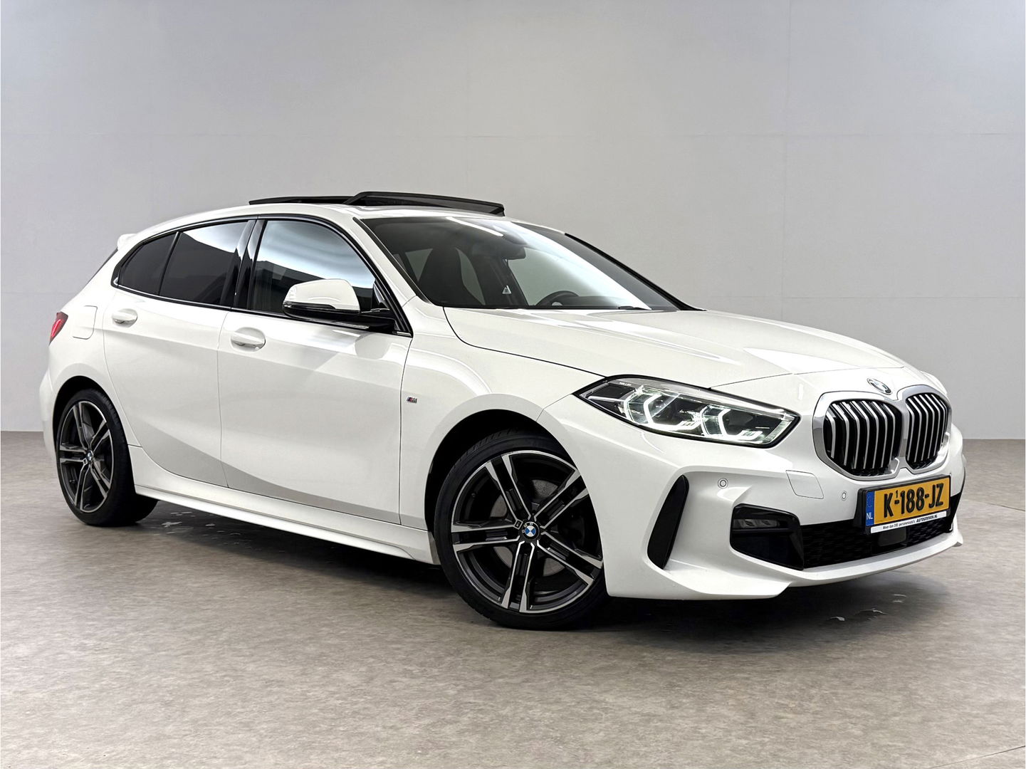 BMW 1-serie 118i Executive Edition M-Sport | Pano | Virtual | H/K | Sfeerverl. | Alcantara | Carplay | Cruise | Parkeersens.