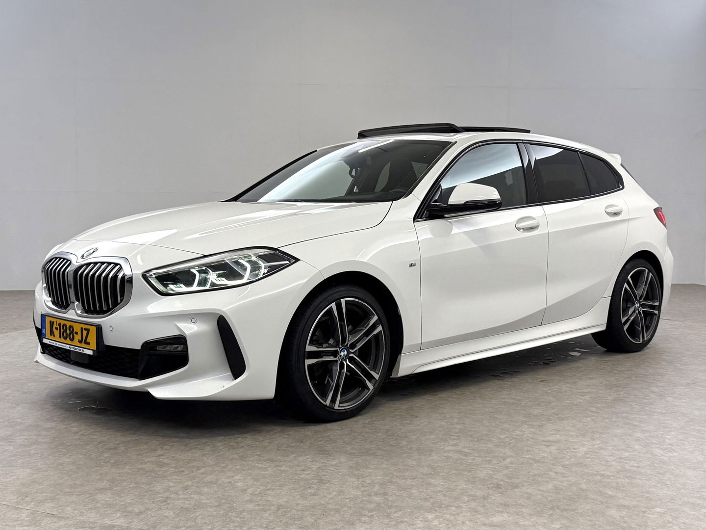 BMW 1-serie 118i Executive Edition M-Sport | Pano | Virtual | H/K | Sfeerverl. | Alcantara | Carplay | Cruise | Parkeersens.