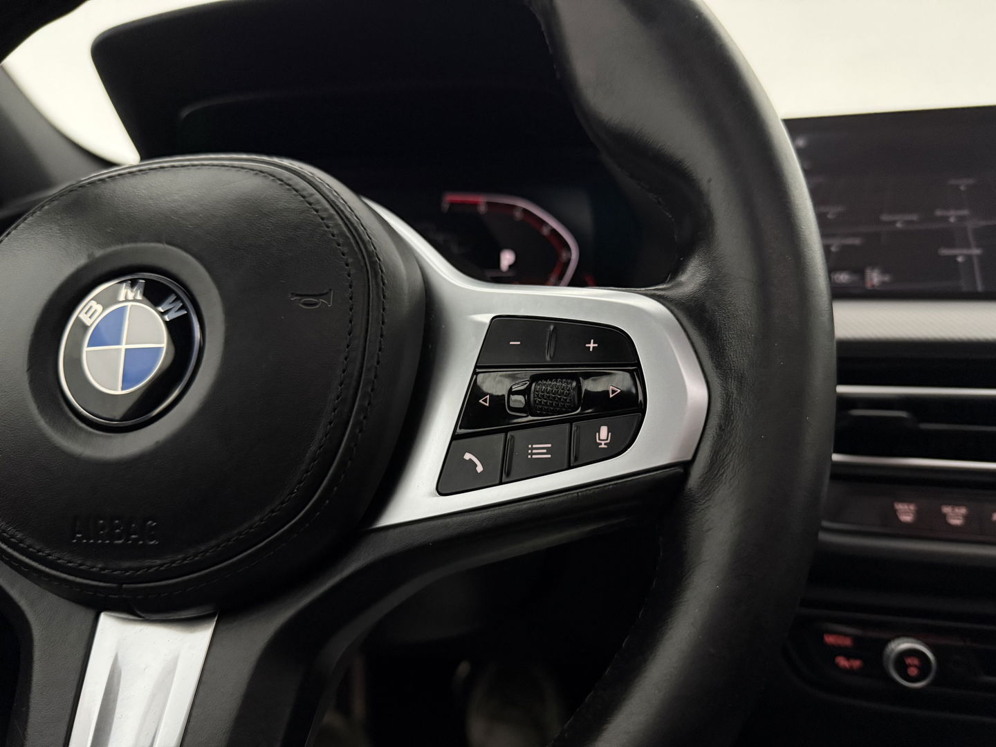 BMW 1-serie 118i Executive Edition M-Sport | Pano | Virtual | H/K | Sfeerverl. | Alcantara | Carplay | Cruise | Parkeersens.