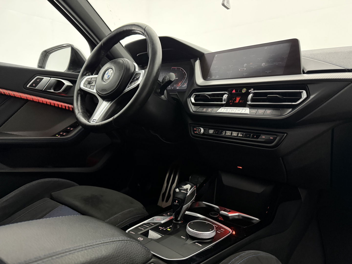 BMW 1-serie 118i Executive Edition M-Sport | Pano | Virtual | H/K | Sfeerverl. | Alcantara | Carplay | Cruise | Parkeersens.