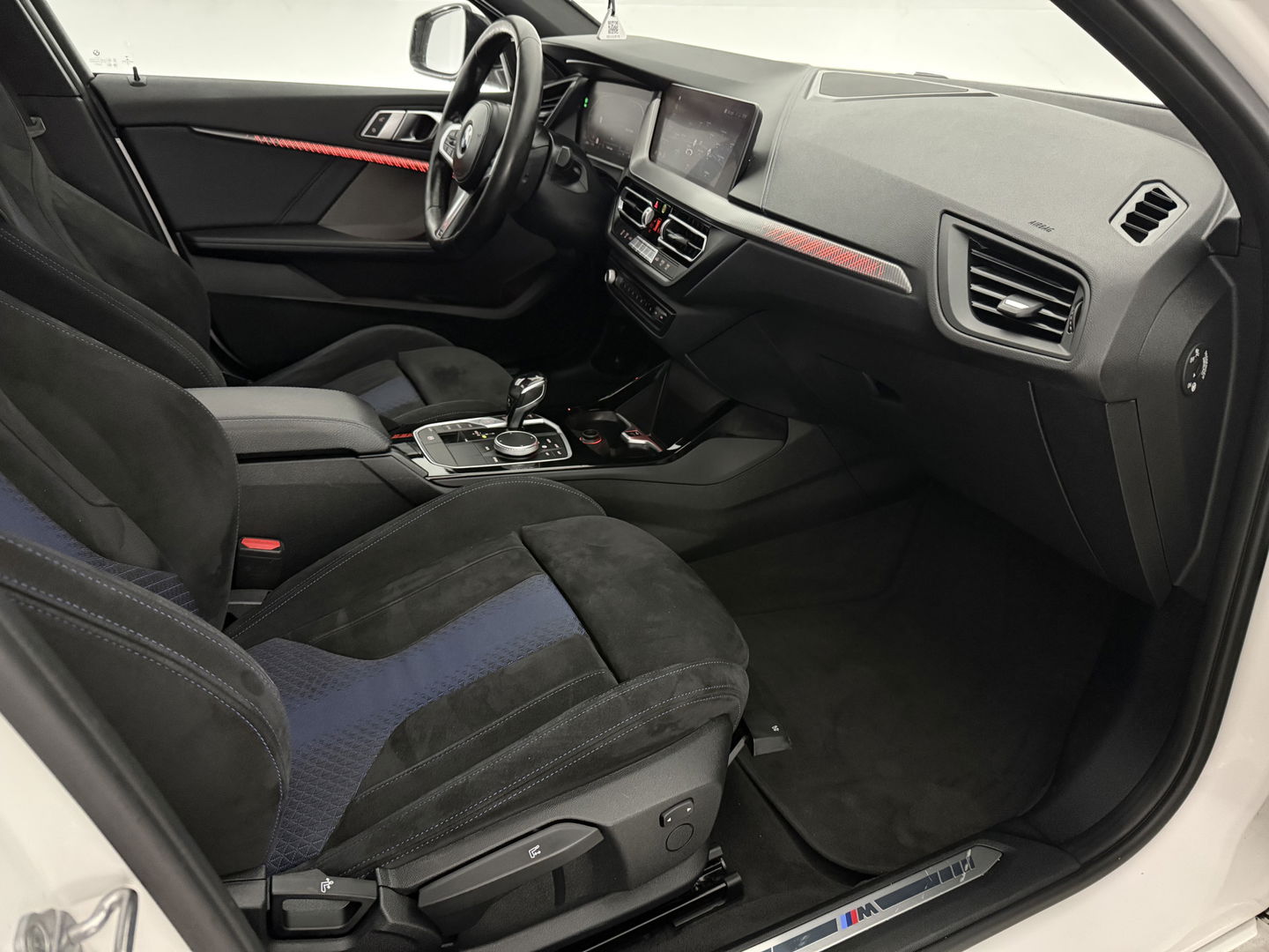 BMW 1-serie 118i Executive Edition M-Sport | Pano | Virtual | H/K | Sfeerverl. | Alcantara | Carplay | Cruise | Parkeersens.