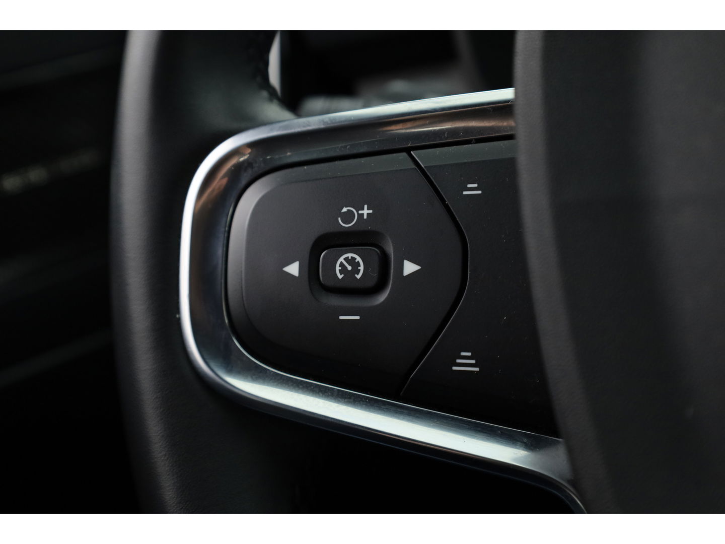 Volvo XC40 1.5 T4 Plug-in hybrid Plus Bright | Facelift | Elek. stoelen | Stoel & stuurverw. | CarPlay | H&K |