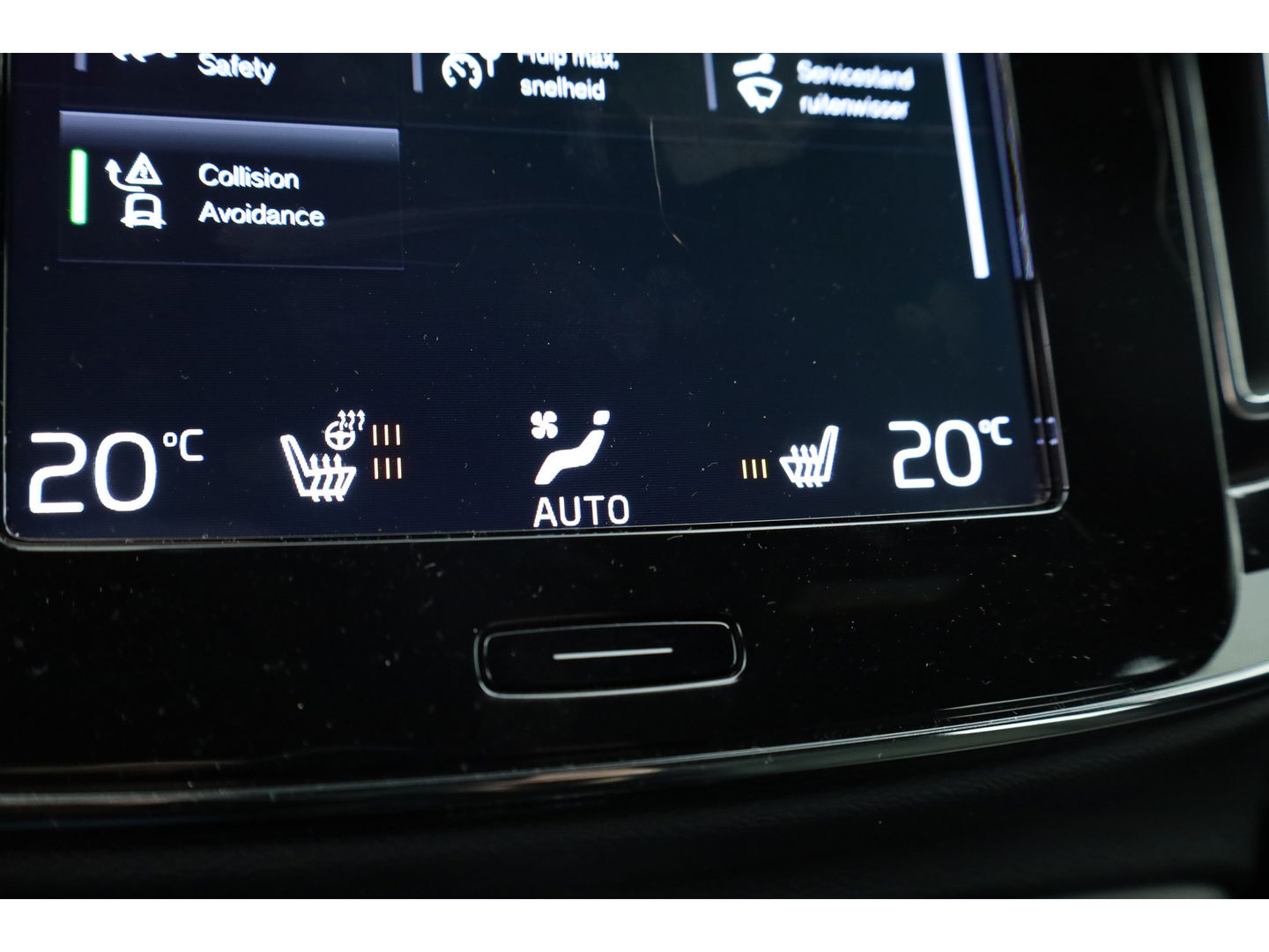 Volvo XC40 1.5 T4 Plug-in hybrid Plus Bright | Facelift | Elek. stoelen | Stoel & stuurverw. | CarPlay | H&K |