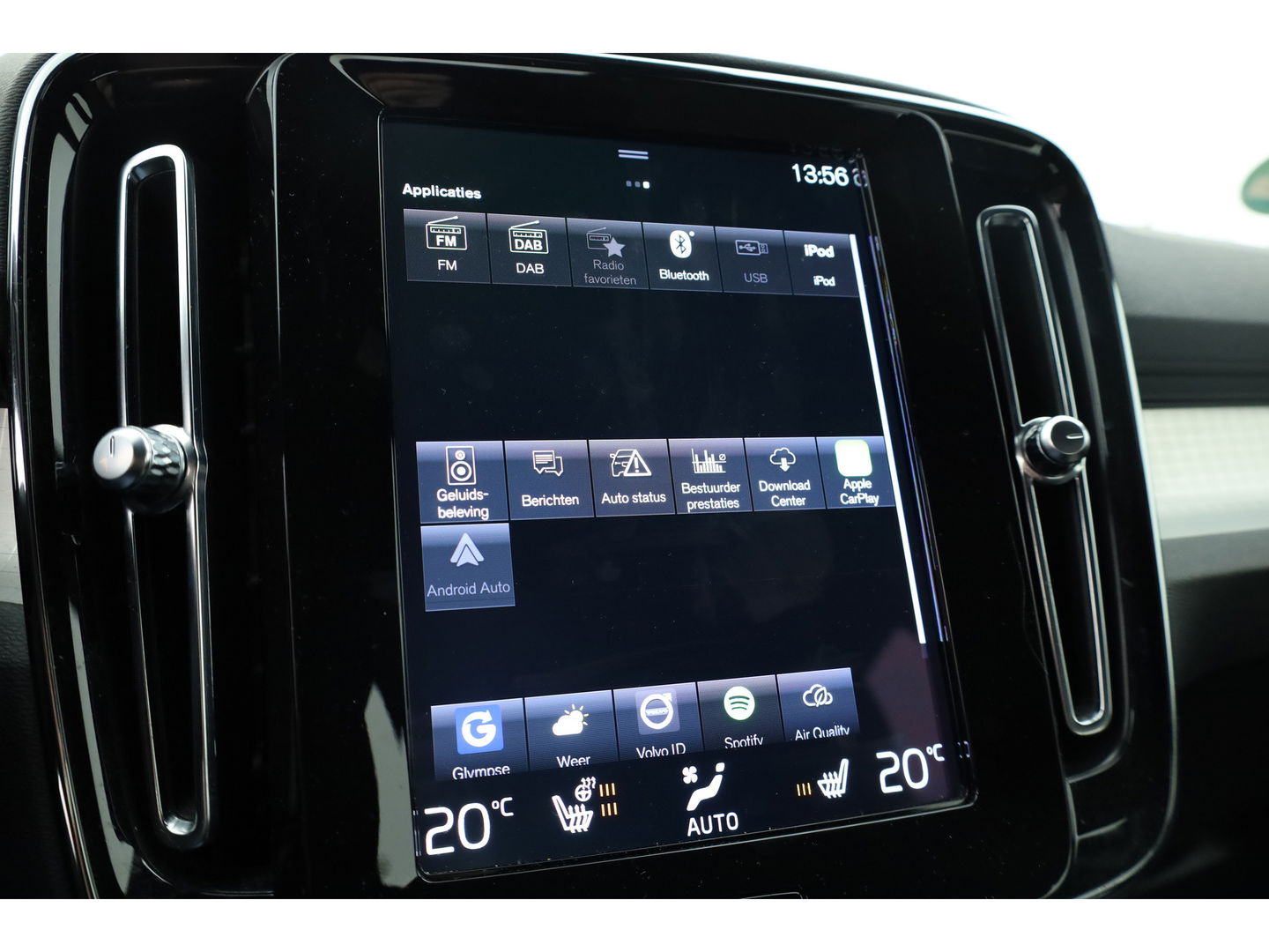 Volvo XC40 1.5 T4 Plug-in hybrid Plus Bright | Facelift | Elek. stoelen | Stoel & stuurverw. | CarPlay | H&K |