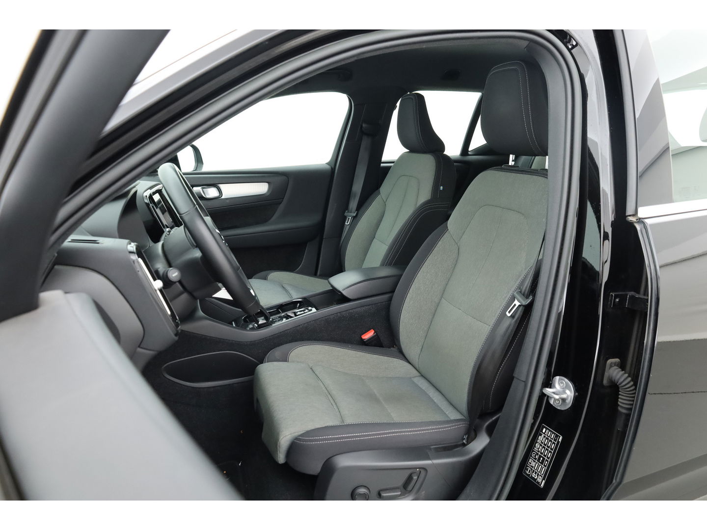 Volvo XC40 1.5 T4 Plug-in hybrid Plus Bright | Facelift | Elek. stoelen | Stoel & stuurverw. | CarPlay | H&K |