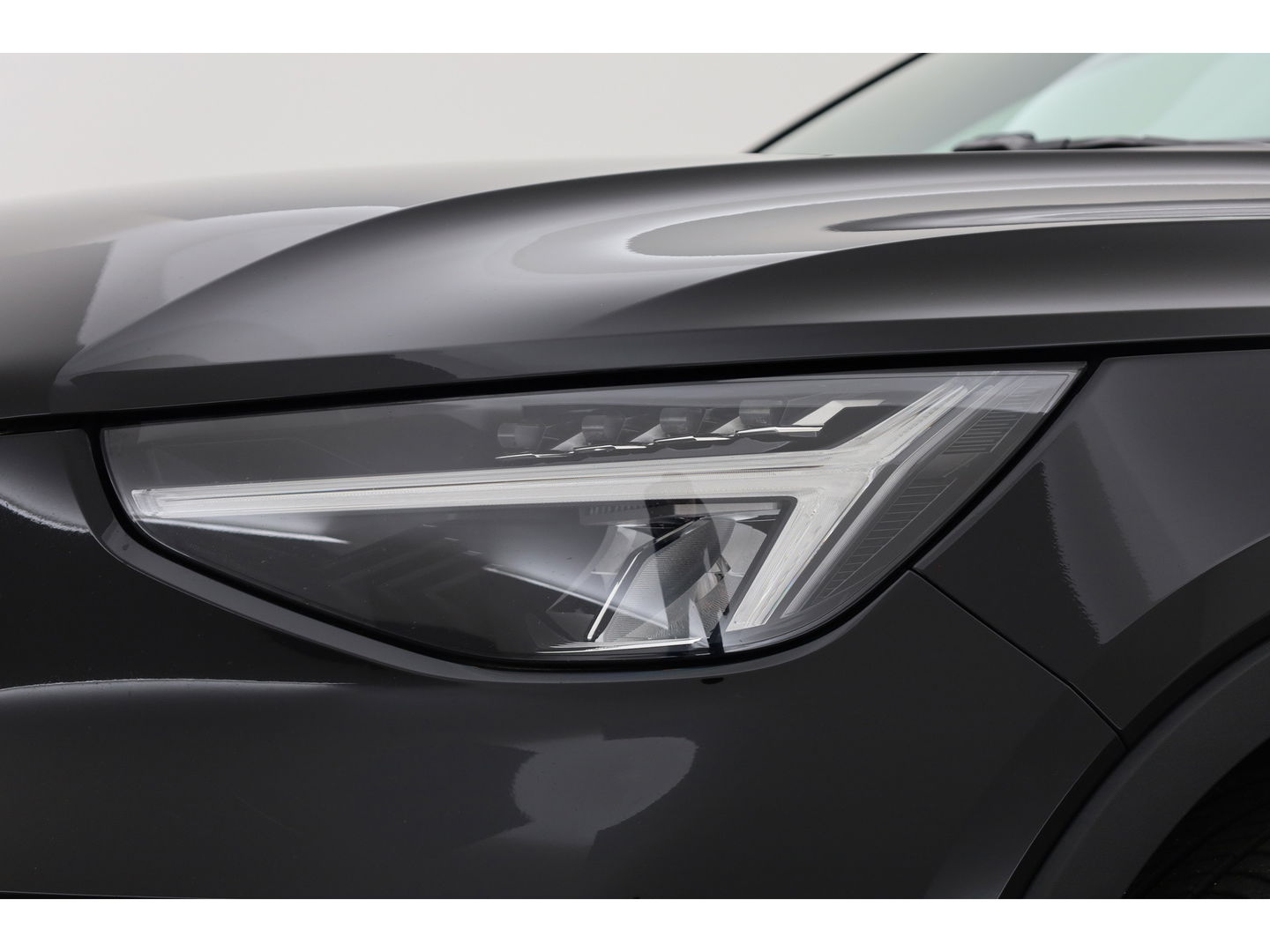 Volvo XC40 1.5 T4 Plug-in hybrid Plus Bright | Facelift | Elek. stoelen | Stoel & stuurverw. | CarPlay | H&K |