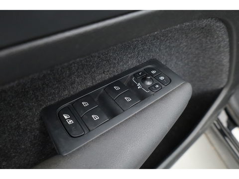 Volvo XC40 1.5 T4 Plug-in hybrid Plus Bright | Facelift | Elek. stoelen | Stoel & stuurverw. | CarPlay | H&K |