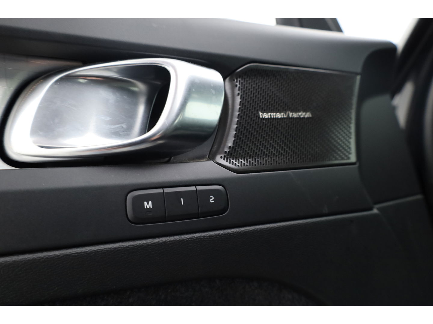 Volvo XC40 1.5 T4 Plug-in hybrid Plus Bright | Facelift | Elek. stoelen | Stoel & stuurverw. | CarPlay | H&K |