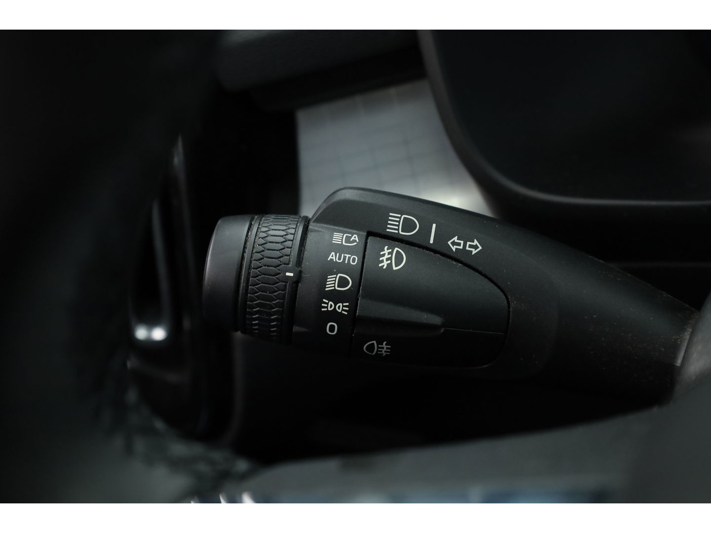 Volvo XC40 1.5 T4 Plug-in hybrid Plus Bright | Facelift | Elek. stoelen | Stoel & stuurverw. | CarPlay | H&K |