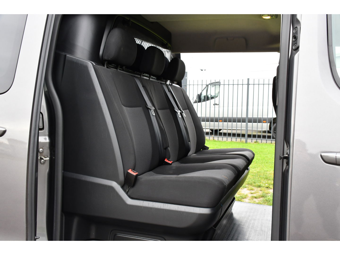 Toyota ProAce Worker 2.0 L3 DC PB Edition Camera, Cruise, Carplay, Clima, 177pk, Automaat, 2 x Schuifdeur, Keyless, NAVI, Uniek!