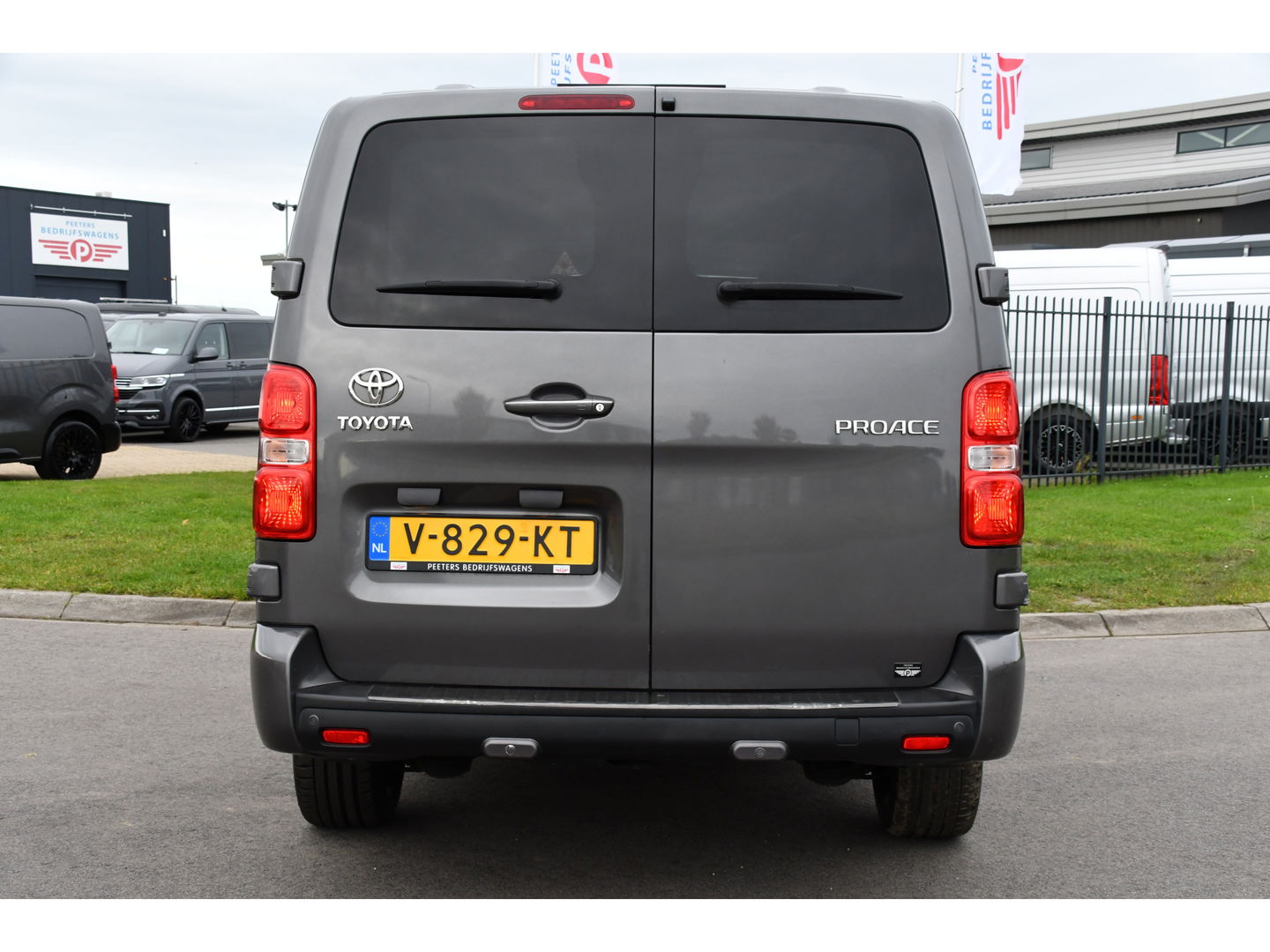 Toyota ProAce Worker 2.0 L3 DC PB Edition Camera, Cruise, Carplay, Clima, 177pk, Automaat, 2 x Schuifdeur, Keyless, NAVI, Uniek!