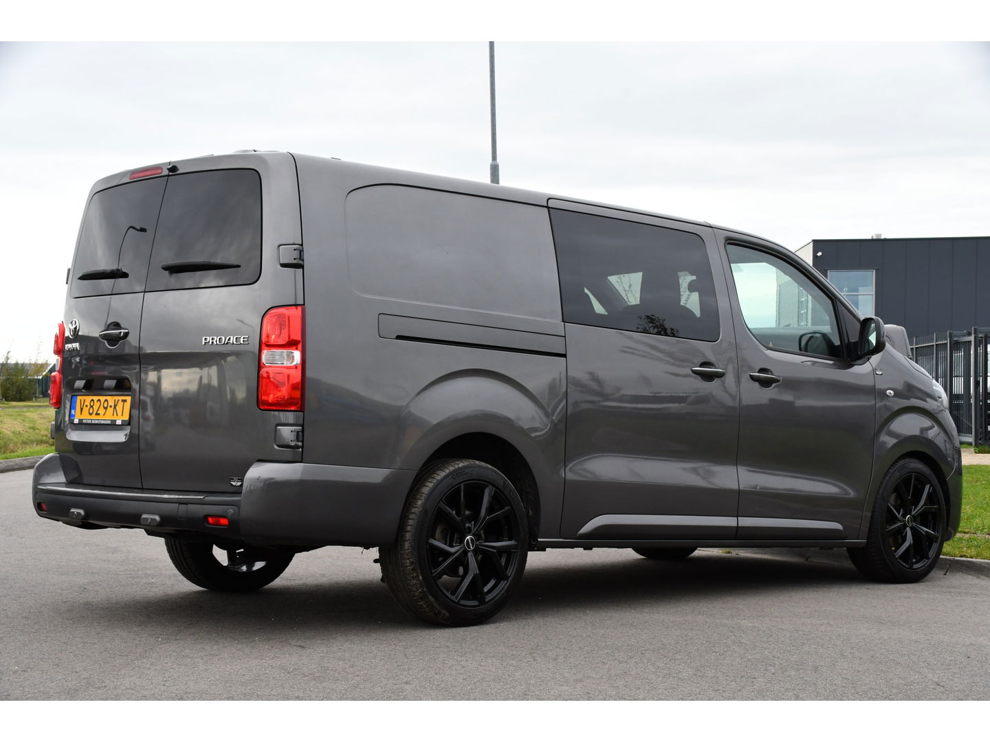 Toyota ProAce Worker 2.0 L3 DC PB Edition Camera, Cruise, Carplay, Clima, 177pk, Automaat, 2 x Schuifdeur, Keyless, NAVI, Uniek!