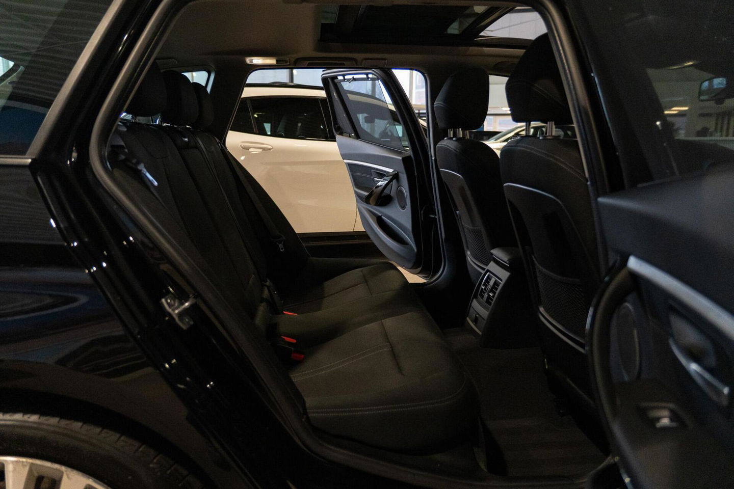 BMW 3 Serie Touring 320d M Sport Edition|1ste Eig|Panoramadak|Trekhaak|LED|EURO 6|Automaat|Sportstoel|Dealer Onderhouden