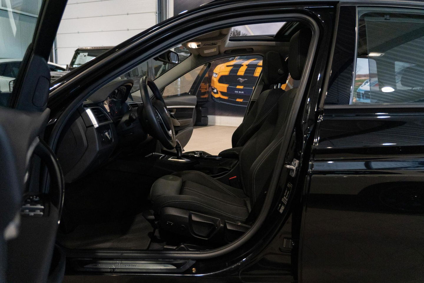 BMW 3 Serie Touring 320d M Sport Edition|1ste Eig|Panoramadak|Trekhaak|LED|EURO 6|Automaat|Sportstoel|Dealer Onderhouden