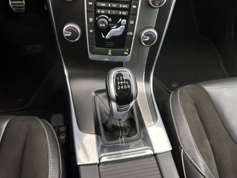 Volvo V60 2.0 D4 R-Design Business Aut *LEATHER-MICROFIBRE | XENON | NAVI-FULLMAP | ECC | PDC | CRUISE | 16''ALU*