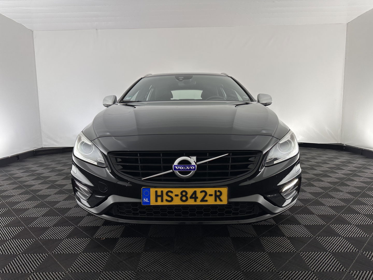 Volvo V60 2.0 D4 R-Design Business Aut *LEATHER-MICROFIBRE | XENON | NAVI-FULLMAP | ECC | PDC | CRUISE | 16''ALU*