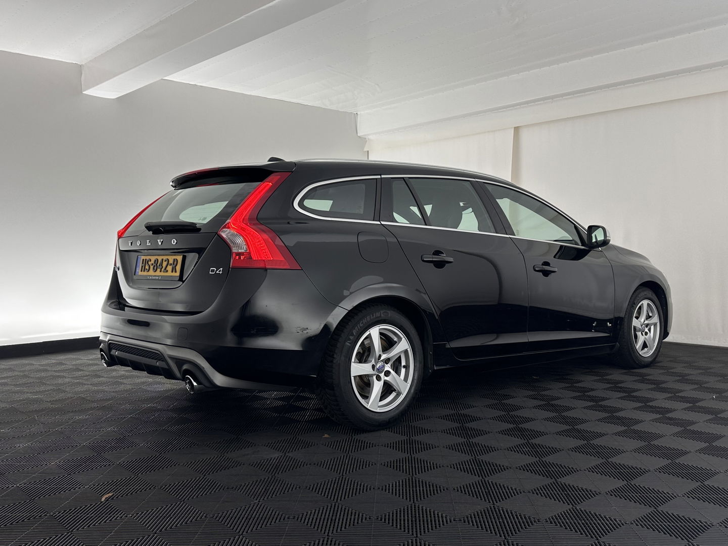 Volvo V60 2.0 D4 R-Design Business Aut *LEATHER-MICROFIBRE | XENON | NAVI-FULLMAP | ECC | PDC | CRUISE | 16''ALU*