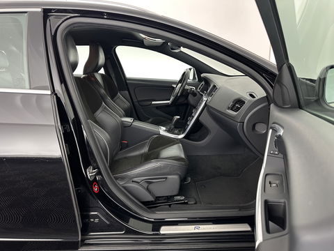 Volvo V60 2.0 D4 R-Design Business Aut *LEATHER-MICROFIBRE | XENON | NAVI-FULLMAP | ECC | PDC | CRUISE | 16''ALU*