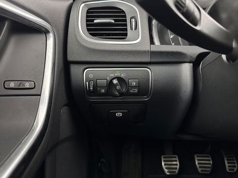 Volvo V60 2.0 D4 R-Design Business Aut *LEATHER-MICROFIBRE | XENON | NAVI-FULLMAP | ECC | PDC | CRUISE | 16''ALU*