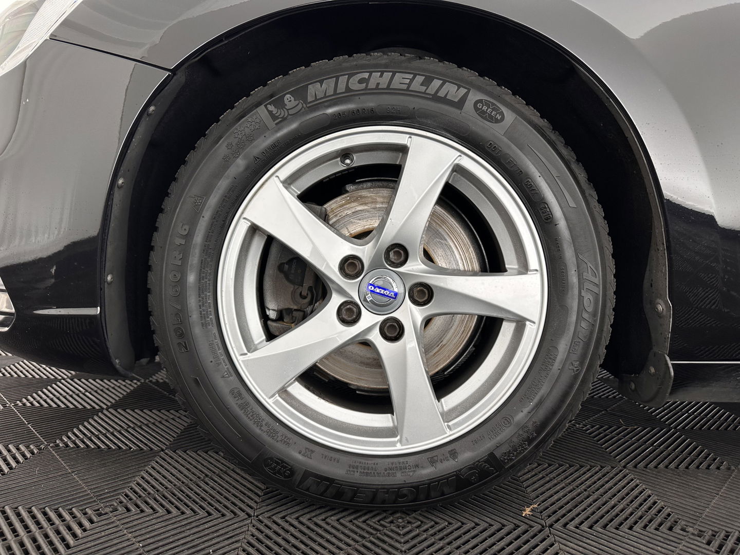 Volvo V60 2.0 D4 R-Design Business Aut *LEATHER-MICROFIBRE | XENON | NAVI-FULLMAP | ECC | PDC | CRUISE | 16''ALU*