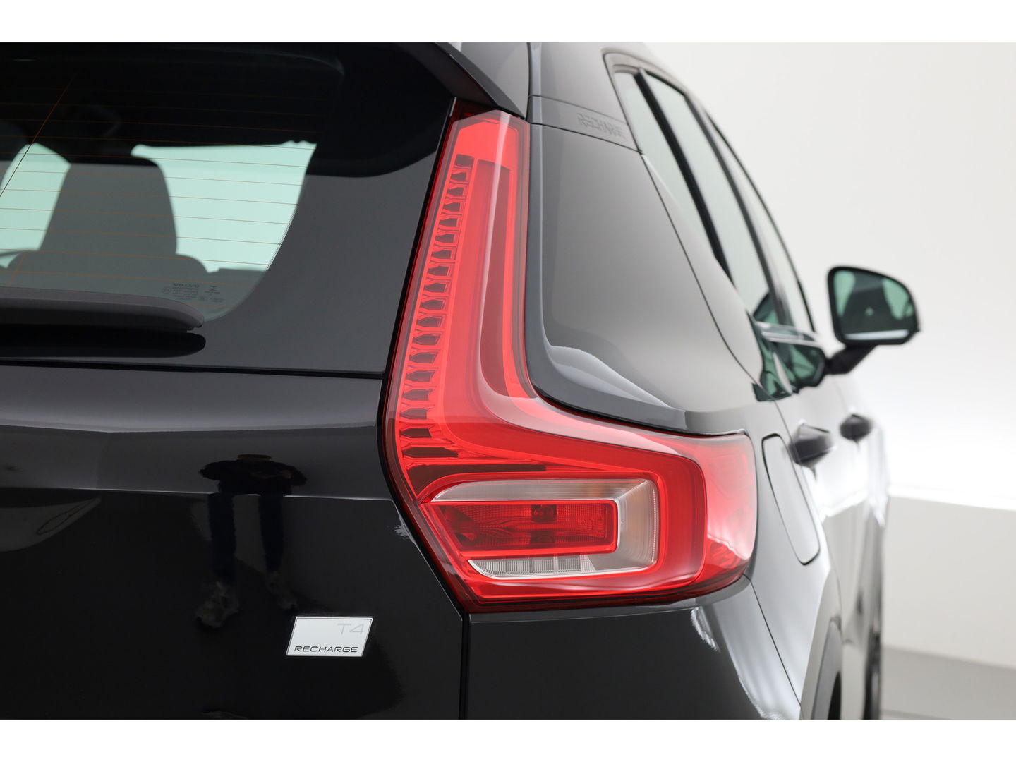 Volvo XC40 1.5 T4 Plug-in hybrid Plus Bright | Facelift | Elek. stoelen |  H&K Audio | Camera | Stoel + stuurverwarming | All season