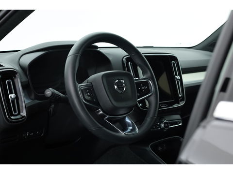 Volvo XC40 1.5 T4 Plug-in hybrid Plus Bright | Facelift | Elek. stoelen |  H&K Audio | Camera | Stoel + stuurverwarming | All season