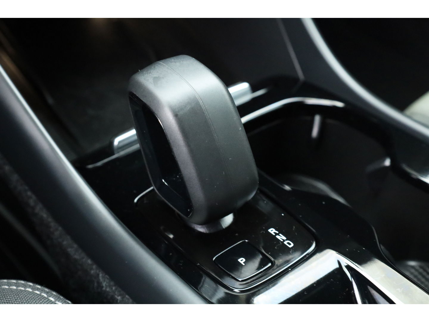 Volvo XC40 1.5 T4 Plug-in hybrid Plus Bright | Facelift | Elek. stoelen |  H&K Audio | Camera | Stoel + stuurverwarming | All season