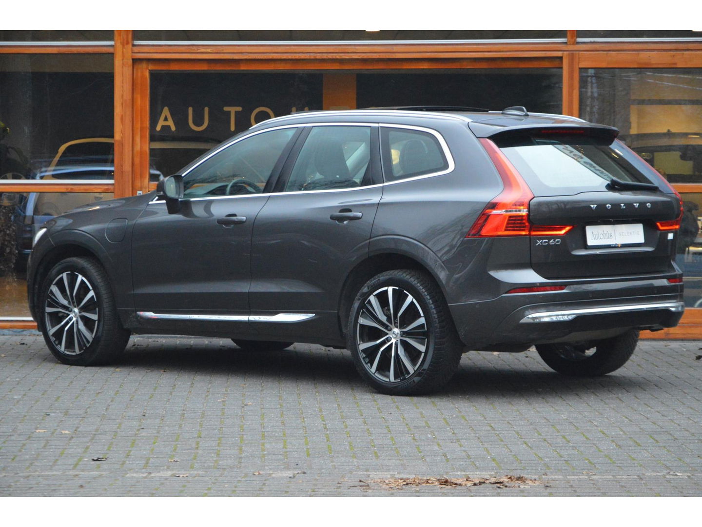 Volvo XC60 T8 Hybrid AWD Ultimate Bright | Massage | Stoelventilatie | Panoramadak | Head-Up | 360° Camera |