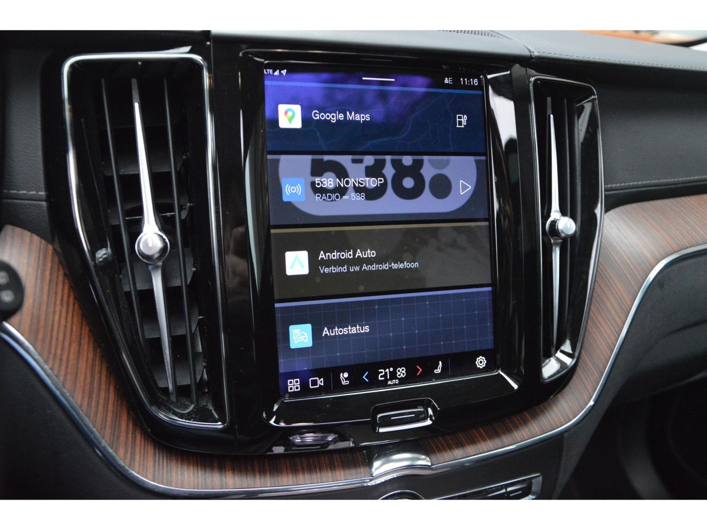 Volvo XC60 T8 Hybrid AWD Ultimate Bright | Massage | Stoelventilatie | Panoramadak | Head-Up | 360° Camera |