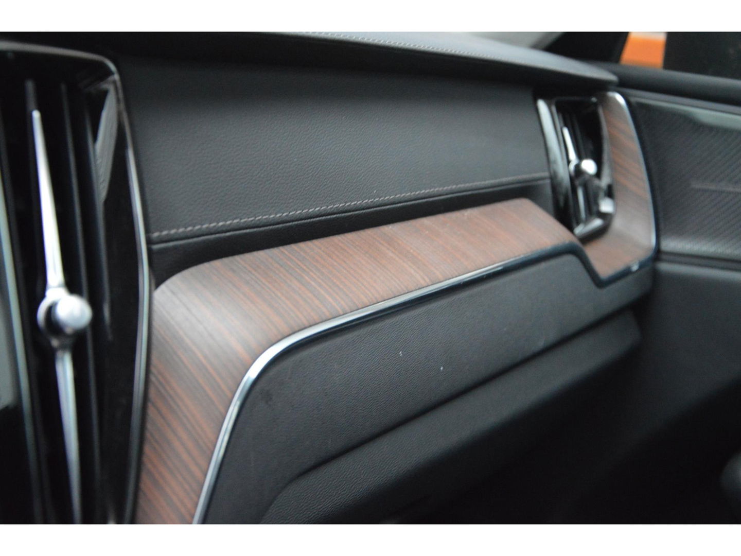 Volvo XC60 T8 Hybrid AWD Ultimate Bright | Massage | Stoelventilatie | Panoramadak | Head-Up | 360° Camera |