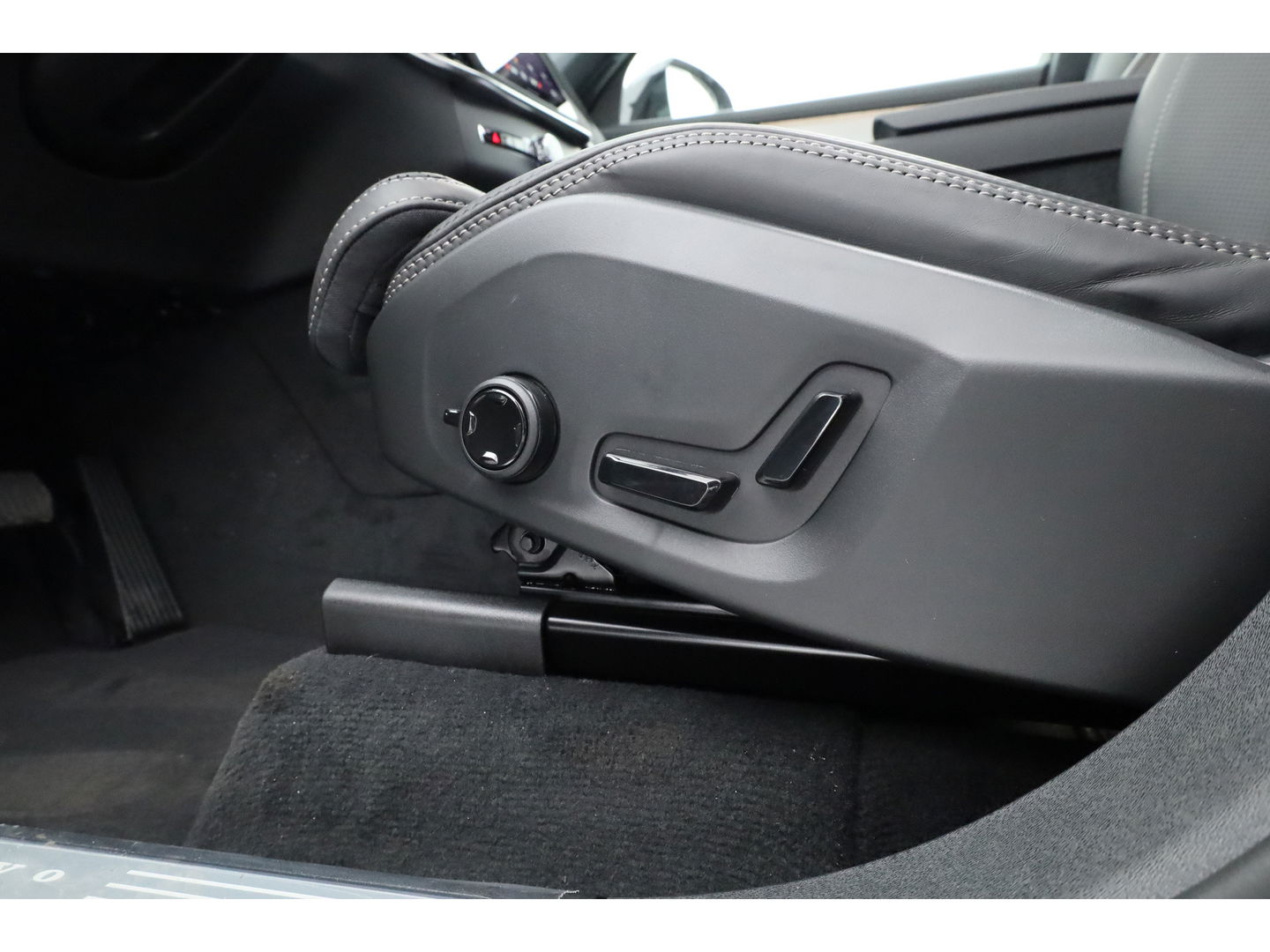 Volvo XC90 2.0 T8 Plug-in hybrid AWD Ultra Black Edition | luchtvering | Bowers & Wilkins | Massage | Blis | ACC | Pano| 360 Camera |