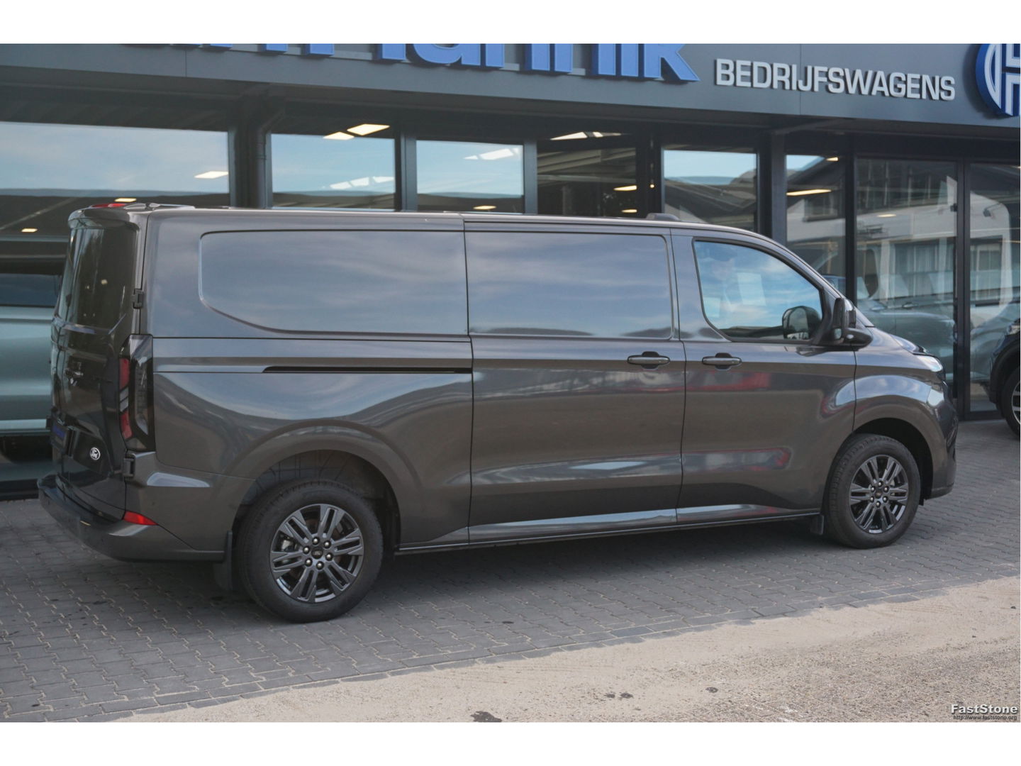 Ford Transit Custom 320L 2.5 PHEV Hybride 233PK Limited PRIJS INCL. BPM !! 13" Navi, Adap. Cruise, Camera, 17" LM, Trekhaak!! NR. HYB007