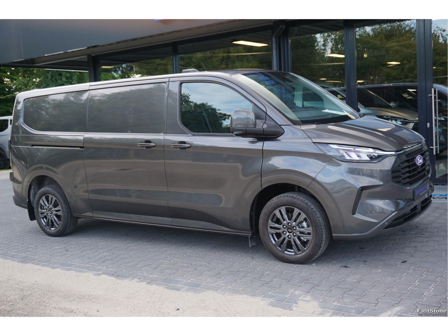Ford Transit Custom 320L 2.5 PHEV Hybride 233PK Limited PRIJS INCL. BPM !! 13" Navi, Adap. Cruise, Camera, 17" LM, Trekhaak!! NR. HYB007