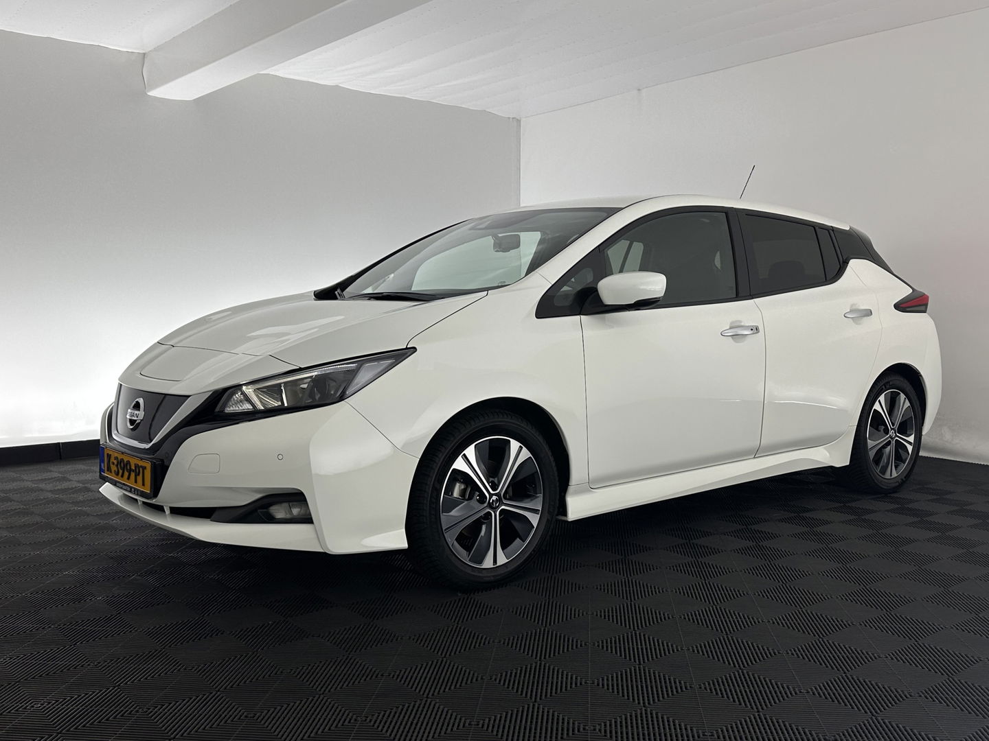 Nissan Leaf N-Connecta 40 kWh {SOH-93%} Aut. *HEATPUMP | ADAPTIVE-CRUISE | NAVI-FULLMAP | TOPVIEW | KEYLESS | BLINDSPOT |  DIGI-COCKPIT | HEATED-COMFORTSEATS | DAB | PRIVACYGLASS | ECC | FULL-LED | PDC | CARPLAY | 17"ALU*
