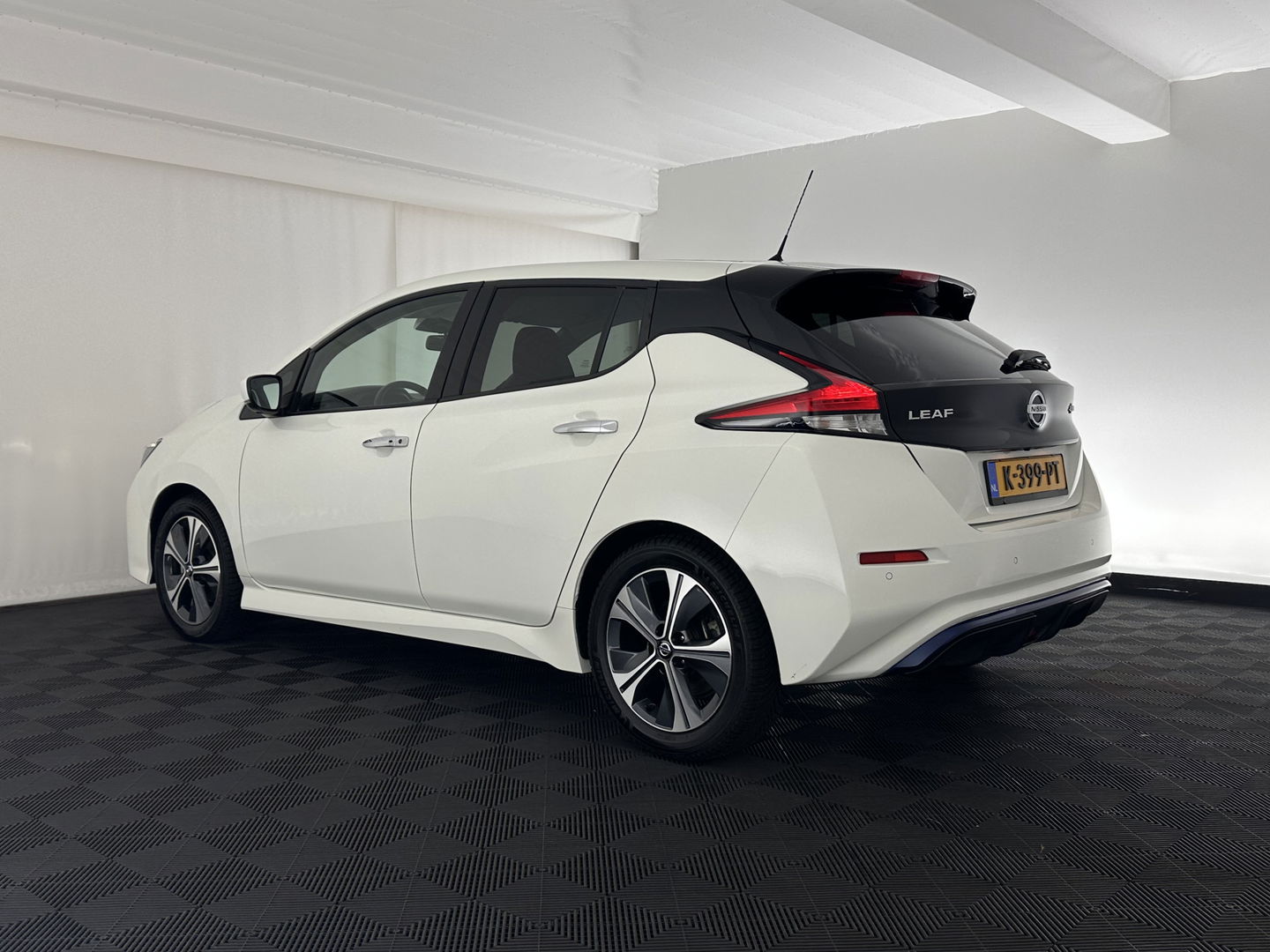 Nissan Leaf N-Connecta 40 kWh {SOH-93%} Aut. *HEATPUMP | ADAPTIVE-CRUISE | NAVI-FULLMAP | TOPVIEW | KEYLESS | BLINDSPOT |  DIGI-COCKPIT | HEATED-COMFORTSEATS | DAB | PRIVACYGLASS | ECC | FULL-LED | PDC | CARPLAY | 17"ALU*