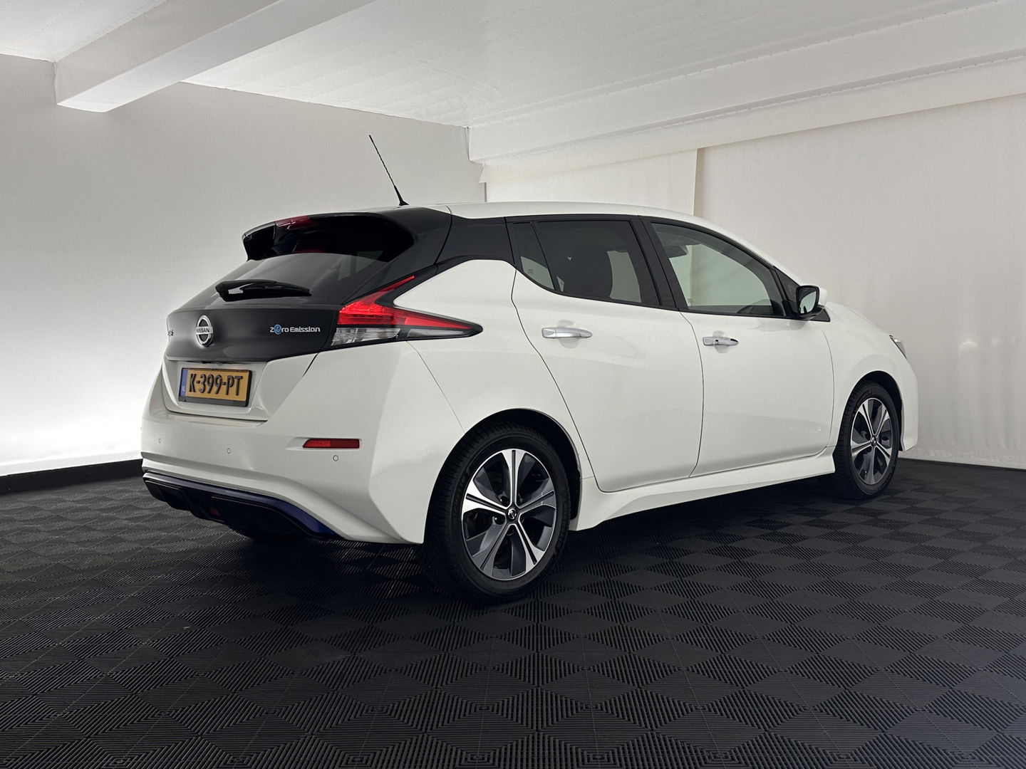 Nissan Leaf N-Connecta 40 kWh {SOH-93%} Aut. *HEATPUMP | ADAPTIVE-CRUISE | NAVI-FULLMAP | TOPVIEW | KEYLESS | BLINDSPOT |  DIGI-COCKPIT | HEATED-COMFORTSEATS | DAB | PRIVACYGLASS | ECC | FULL-LED | PDC | CARPLAY | 17"ALU*