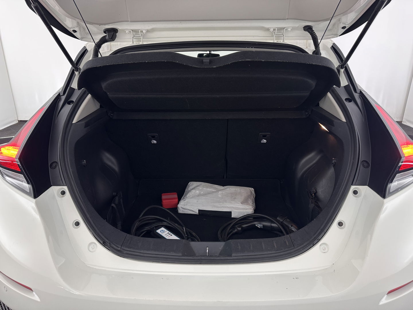 Nissan Leaf N-Connecta 40 kWh {SOH-93%} Aut. *HEATPUMP | ADAPTIVE-CRUISE | NAVI-FULLMAP | TOPVIEW | KEYLESS | BLINDSPOT |  DIGI-COCKPIT | HEATED-COMFORTSEATS | DAB | PRIVACYGLASS | ECC | FULL-LED | PDC | CARPLAY | 17"ALU*