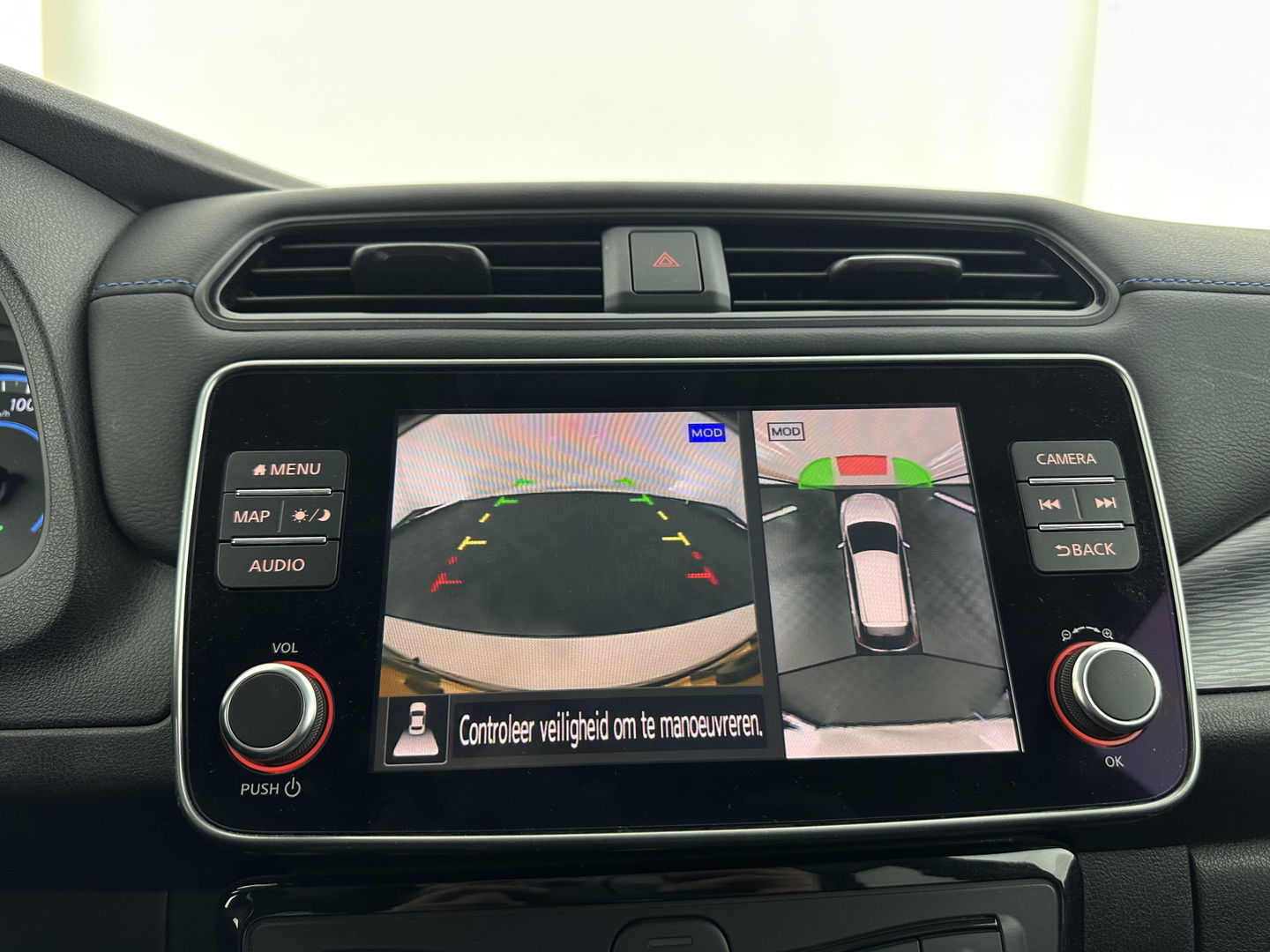 Nissan Leaf N-Connecta 40 kWh {SOH-93%} Aut. *HEATPUMP | ADAPTIVE-CRUISE | NAVI-FULLMAP | TOPVIEW | KEYLESS | BLINDSPOT |  DIGI-COCKPIT | HEATED-COMFORTSEATS | DAB | PRIVACYGLASS | ECC | FULL-LED | PDC | CARPLAY | 17"ALU*