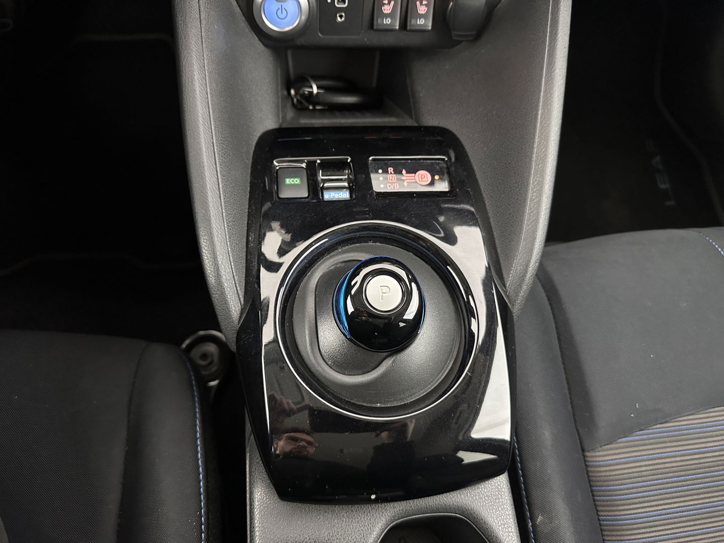 Nissan Leaf N-Connecta 40 kWh {SOH-93%} Aut. *HEATPUMP | ADAPTIVE-CRUISE | NAVI-FULLMAP | TOPVIEW | KEYLESS | BLINDSPOT |  DIGI-COCKPIT | HEATED-COMFORTSEATS | DAB | PRIVACYGLASS | ECC | FULL-LED | PDC | CARPLAY | 17"ALU*
