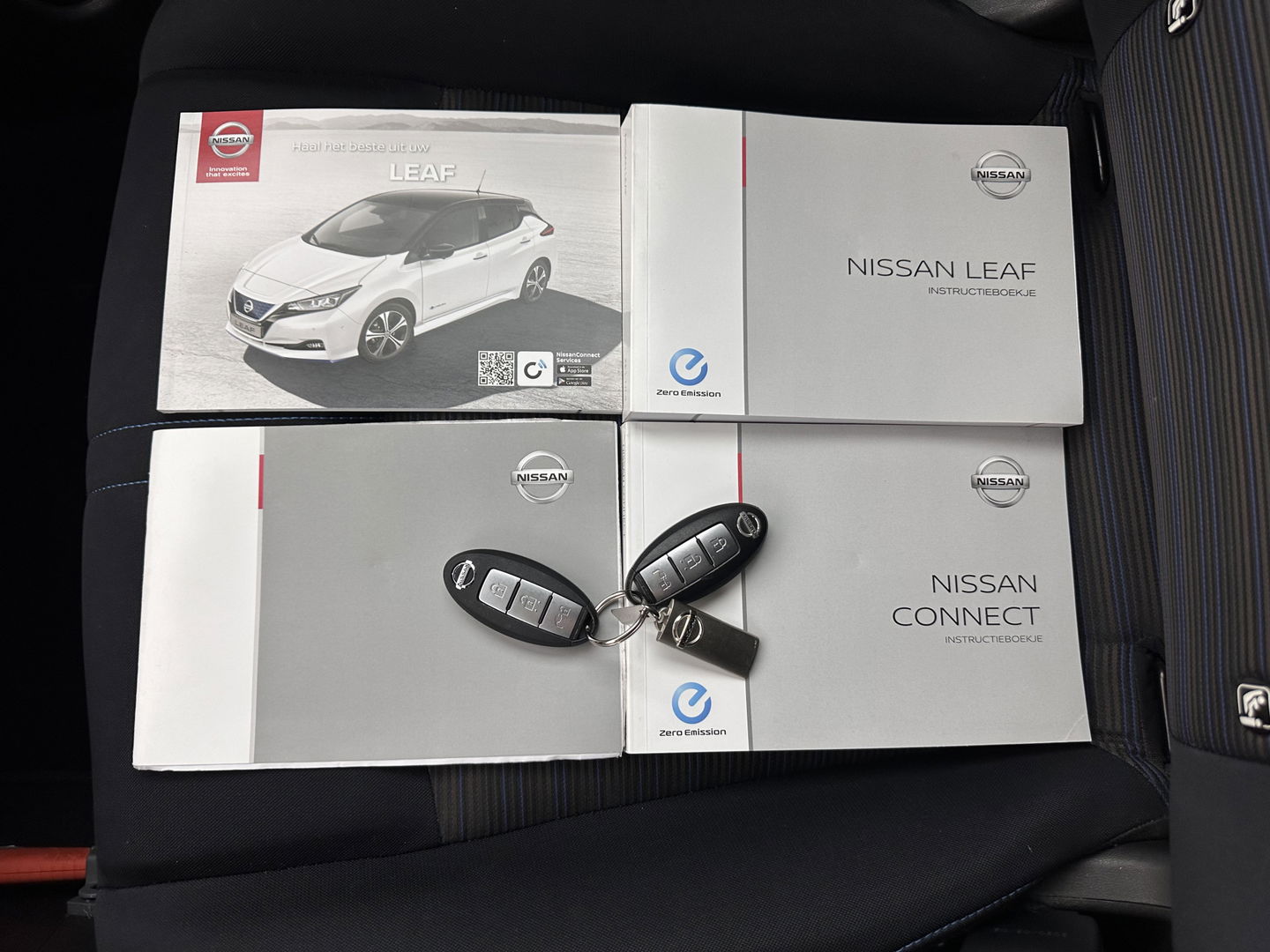 Nissan Leaf N-Connecta 40 kWh {SOH-93%} Aut. *HEATPUMP | ADAPTIVE-CRUISE | NAVI-FULLMAP | TOPVIEW | KEYLESS | BLINDSPOT |  DIGI-COCKPIT | HEATED-COMFORTSEATS | DAB | PRIVACYGLASS | ECC | FULL-LED | PDC | CARPLAY | 17"ALU*