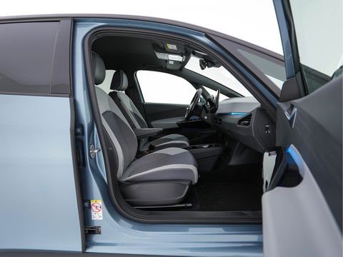 Volkswagen ID.3 Business 58 kWh [ 3-Fase-11kW ] {SOH-87%} (INCL-BTW)  *FULL-LED | AMBIENTLIGHT | KEYLESS | NAVI-FULLMAP | DAB | CARPLAY | CCS-FASTLOADER | CAMERA | HEATED-COMFORTSEATS | DAB+ | DIGI-COCKPIT | ECC | PRIVACYGLASS | PDC | 18''ALU*