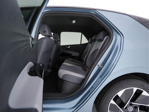 Volkswagen ID.3 Business 58 kWh [ 3-Fase-11kW ] {SOH-87%} (INCL-BTW)  *FULL-LED | AMBIENTLIGHT | KEYLESS | NAVI-FULLMAP | DAB | CARPLAY | CCS-FASTLOADER | CAMERA | HEATED-COMFORTSEATS | DAB+ | DIGI-COCKPIT | ECC | PRIVACYGLASS | PDC | 18''ALU*