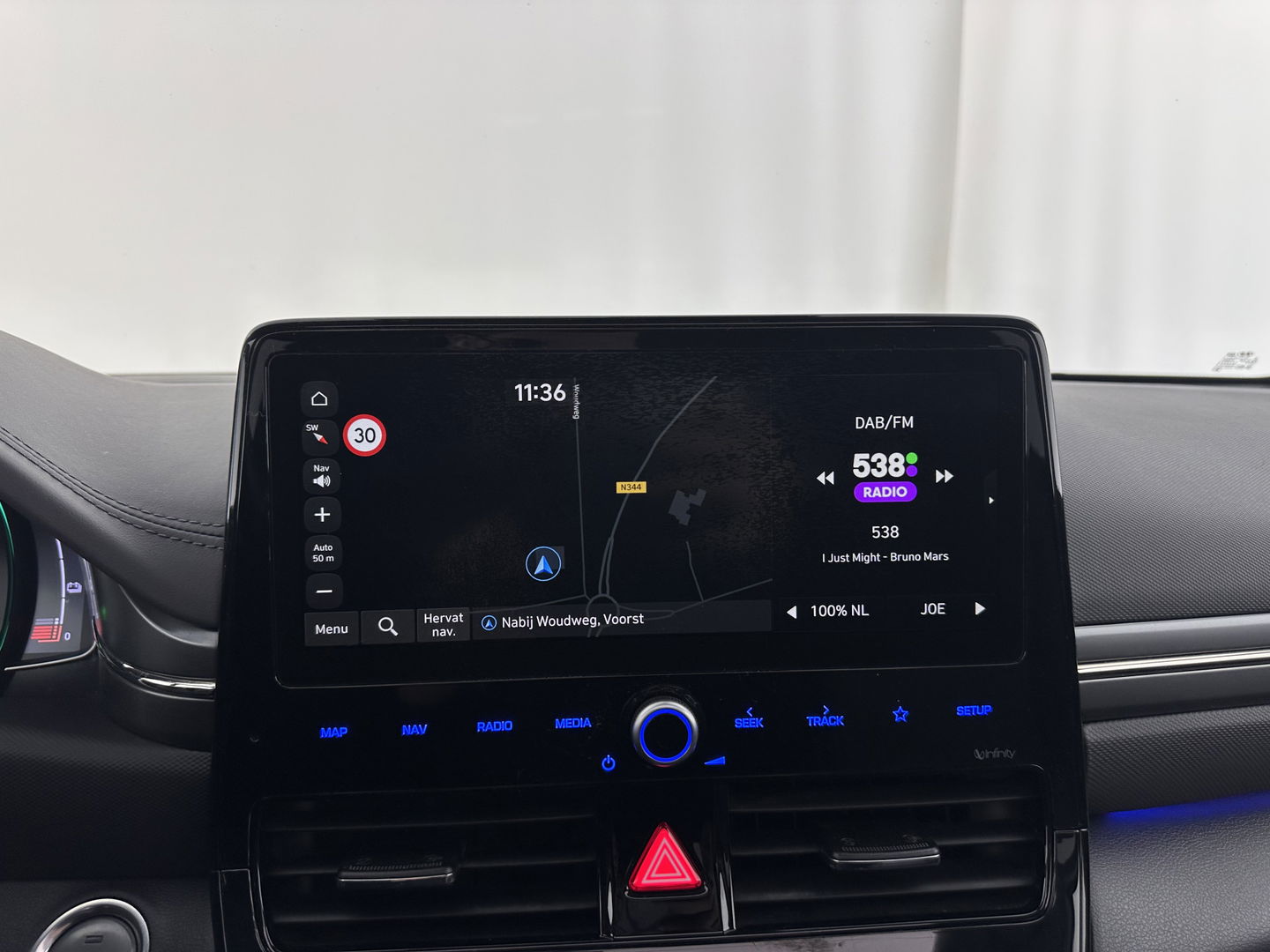 Hyundai IONIQ Premium EV 38 kWh {SOH-97%} (INCL-BTW) Aut *HEATPUMP | PANO | LEATHER | FULL-LED | ADAPTIVE-CRUISE | KEYLESS | NAVI-FULLMAP | DAB | CAMERA | MEMORY-PACK | DIGI-COCKPIT | HEATED/VENTILATED-SEATS | CCS- FASTLOADER | 16''A