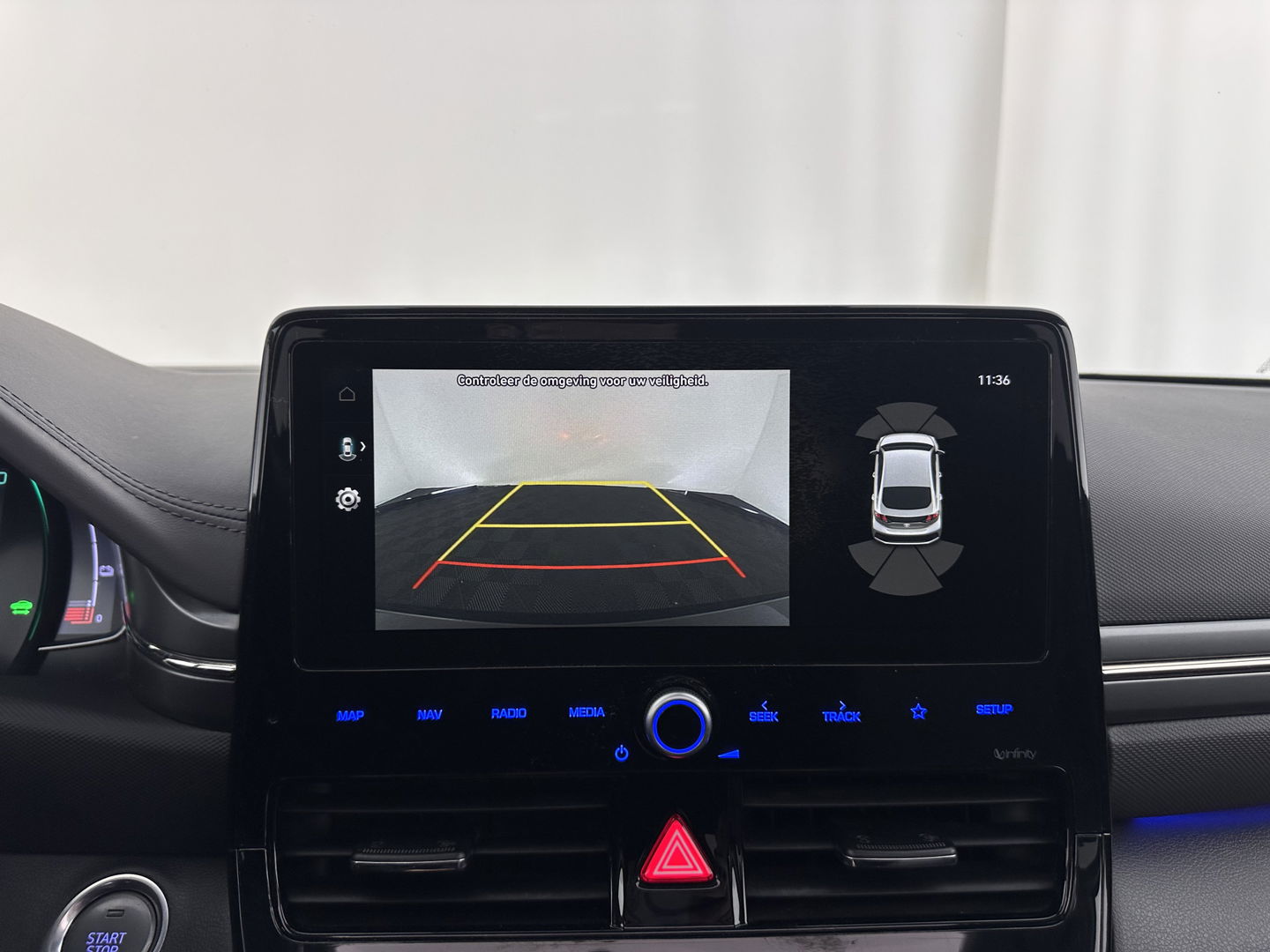 Hyundai IONIQ Premium EV 38 kWh {SOH-97%} (INCL-BTW) Aut *HEATPUMP | PANO | LEATHER | FULL-LED | ADAPTIVE-CRUISE | KEYLESS | NAVI-FULLMAP | DAB | CAMERA | MEMORY-PACK | DIGI-COCKPIT | HEATED/VENTILATED-SEATS | CCS- FASTLOADER | 16''A