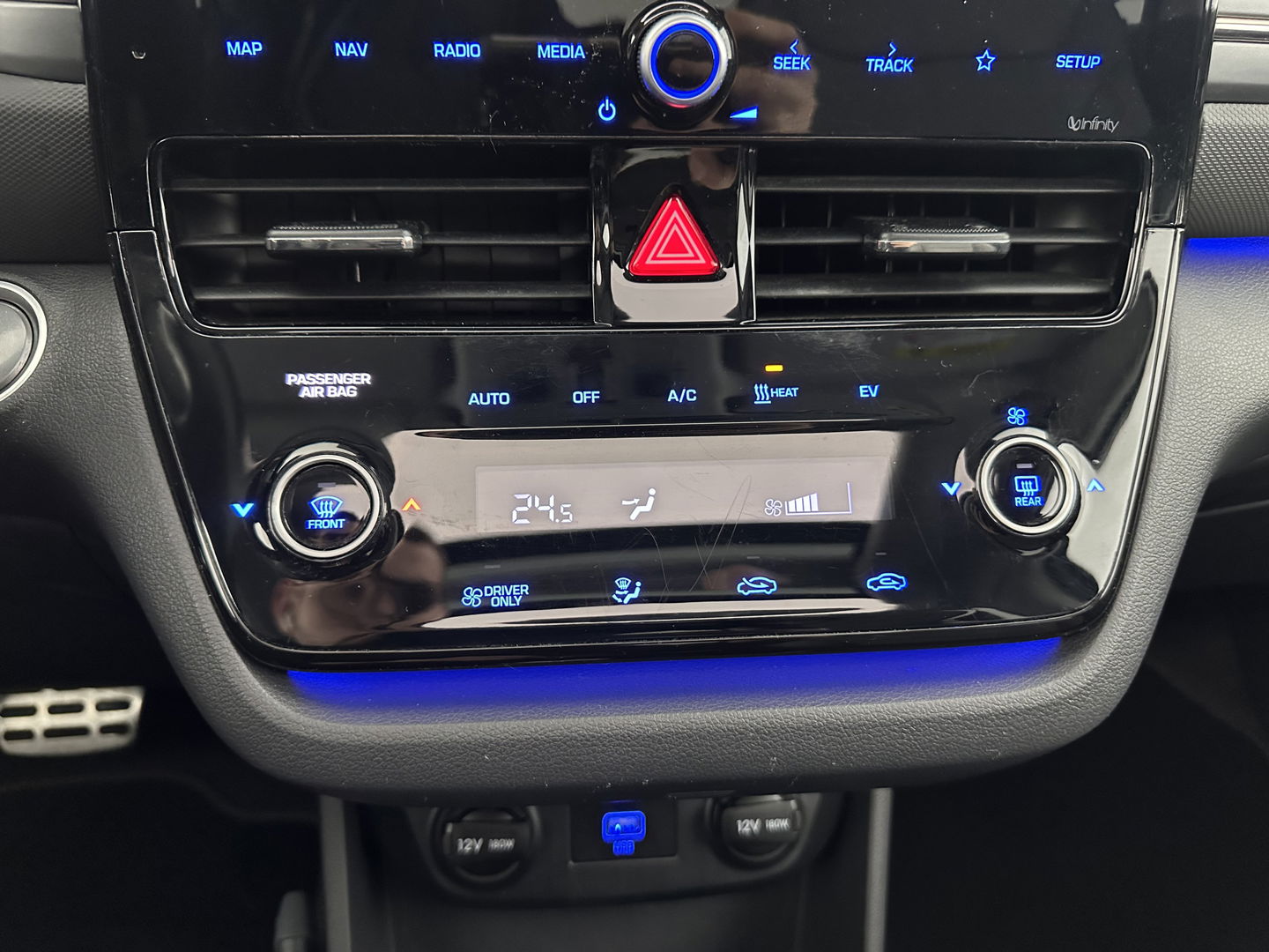 Hyundai IONIQ Premium EV 38 kWh {SOH-97%} (INCL-BTW) Aut *HEATPUMP | PANO | LEATHER | FULL-LED | ADAPTIVE-CRUISE | KEYLESS | NAVI-FULLMAP | DAB | CAMERA | MEMORY-PACK | DIGI-COCKPIT | HEATED/VENTILATED-SEATS | CCS- FASTLOADER | 16''A