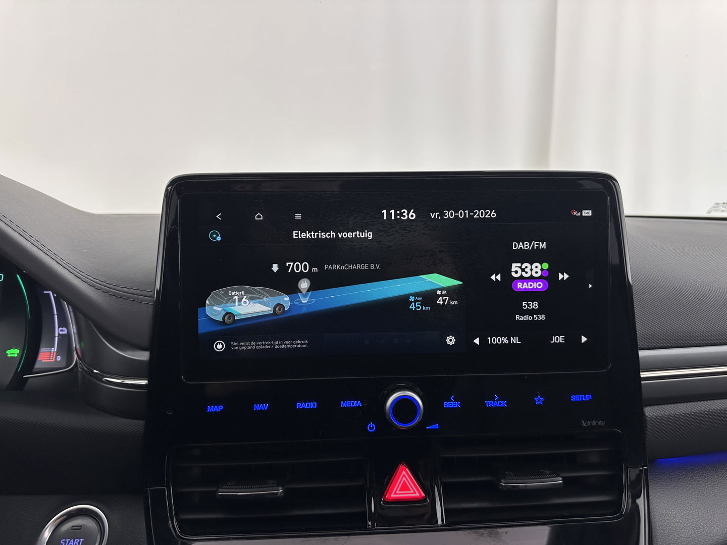 Hyundai IONIQ Premium EV 38 kWh {SOH-97%} (INCL-BTW) Aut *HEATPUMP | PANO | LEATHER | FULL-LED | ADAPTIVE-CRUISE | KEYLESS | NAVI-FULLMAP | DAB | CAMERA | MEMORY-PACK | DIGI-COCKPIT | HEATED/VENTILATED-SEATS | CCS- FASTLOADER | 16''A