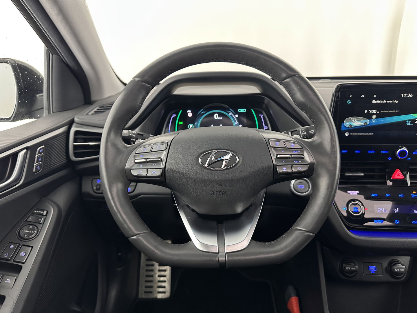 Hyundai IONIQ Premium EV 38 kWh {SOH-97%} (INCL-BTW) Aut *HEATPUMP | PANO | LEATHER | FULL-LED | ADAPTIVE-CRUISE | KEYLESS | NAVI-FULLMAP | DAB | CAMERA | MEMORY-PACK | DIGI-COCKPIT | HEATED/VENTILATED-SEATS | CCS- FASTLOADER | 16''A