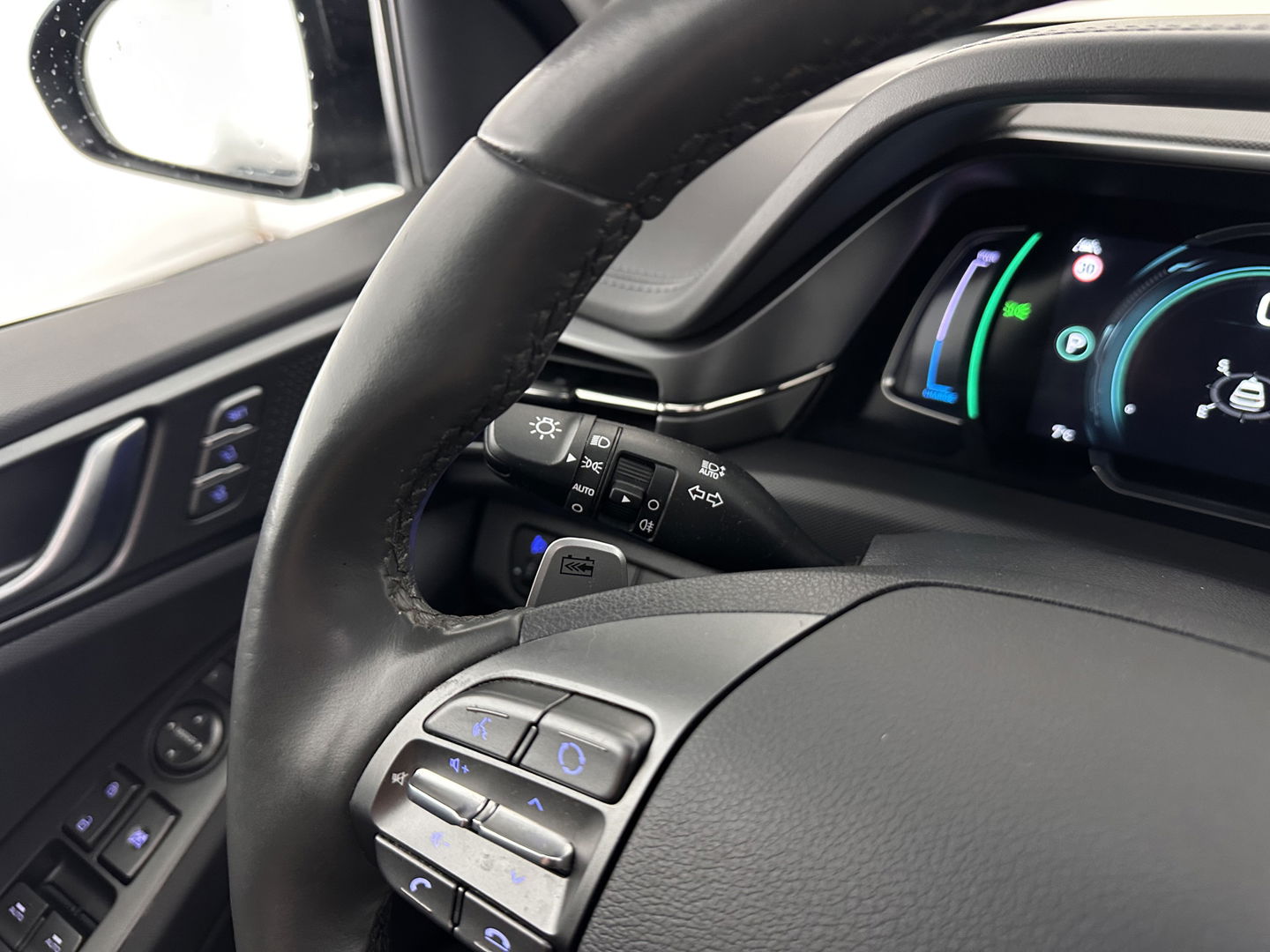 Hyundai IONIQ Premium EV 38 kWh {SOH-97%} (INCL-BTW) Aut *HEATPUMP | PANO | LEATHER | FULL-LED | ADAPTIVE-CRUISE | KEYLESS | NAVI-FULLMAP | DAB | CAMERA | MEMORY-PACK | DIGI-COCKPIT | HEATED/VENTILATED-SEATS | CCS- FASTLOADER | 16''A