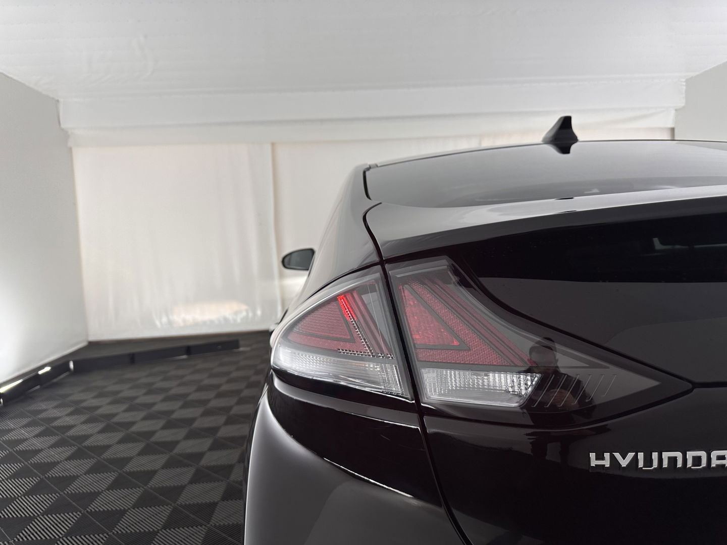 Hyundai IONIQ Premium EV 38 kWh {SOH-97%} (INCL-BTW) Aut *HEATPUMP | PANO | LEATHER | FULL-LED | ADAPTIVE-CRUISE | KEYLESS | NAVI-FULLMAP | DAB | CAMERA | MEMORY-PACK | DIGI-COCKPIT | HEATED/VENTILATED-SEATS | CCS- FASTLOADER | 16''A